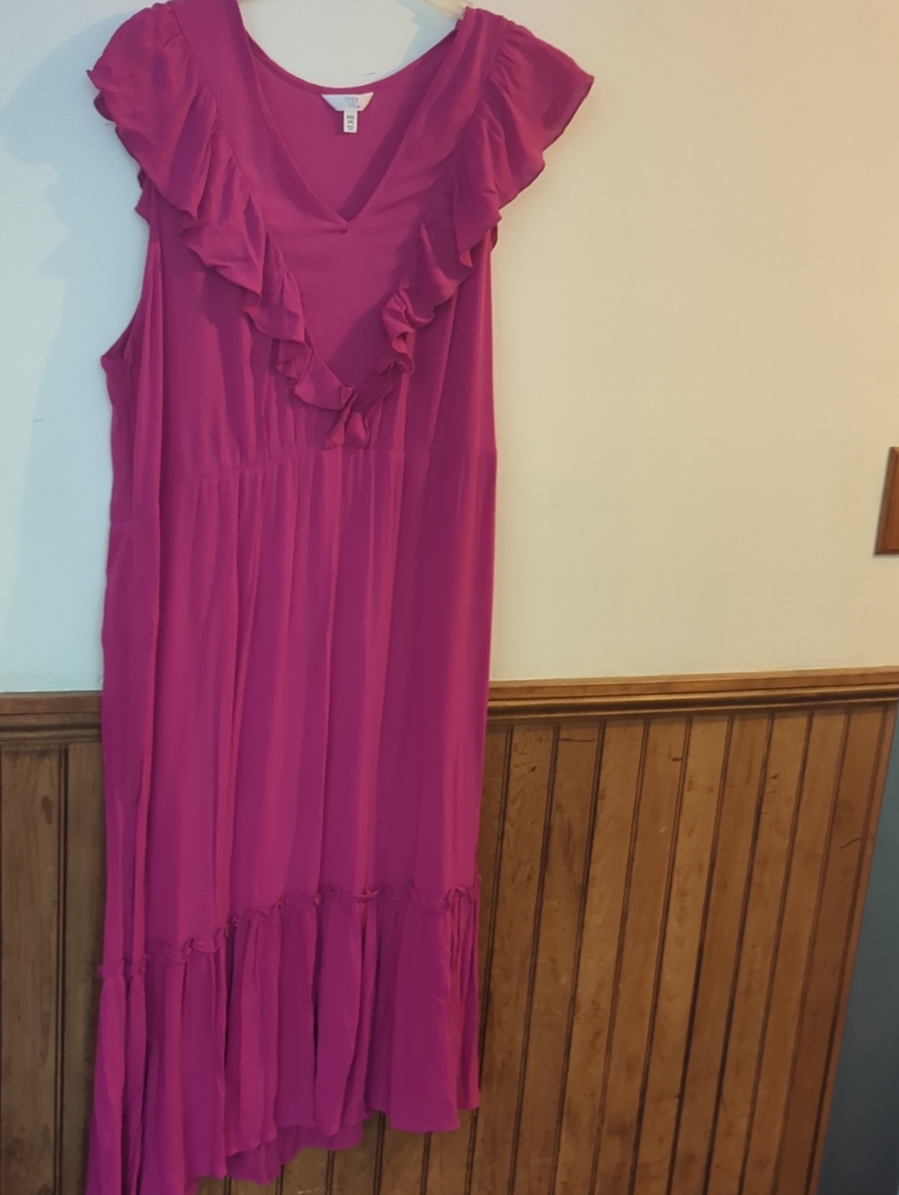 Women’s Ruffle V-Neck Midi Dress - Fuchsia